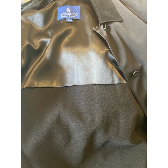 London Fog Black overcoat Velvet collar zip out lining . Limited edition - Picture 10 of 10